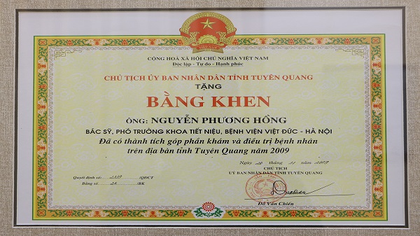 bac-sy-nguyen-phuong-hong-bang-khen-thuong (2)