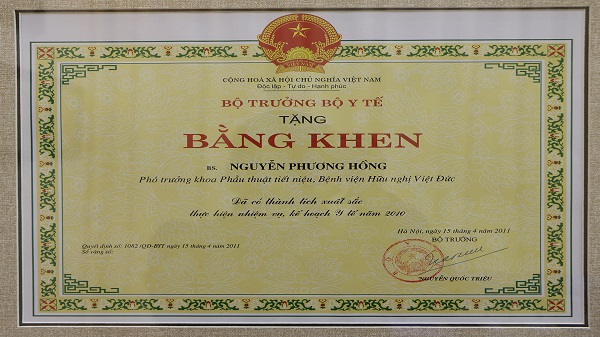 bac-sy-nguyen-phuong-hong-bang-khen-thuong (3)